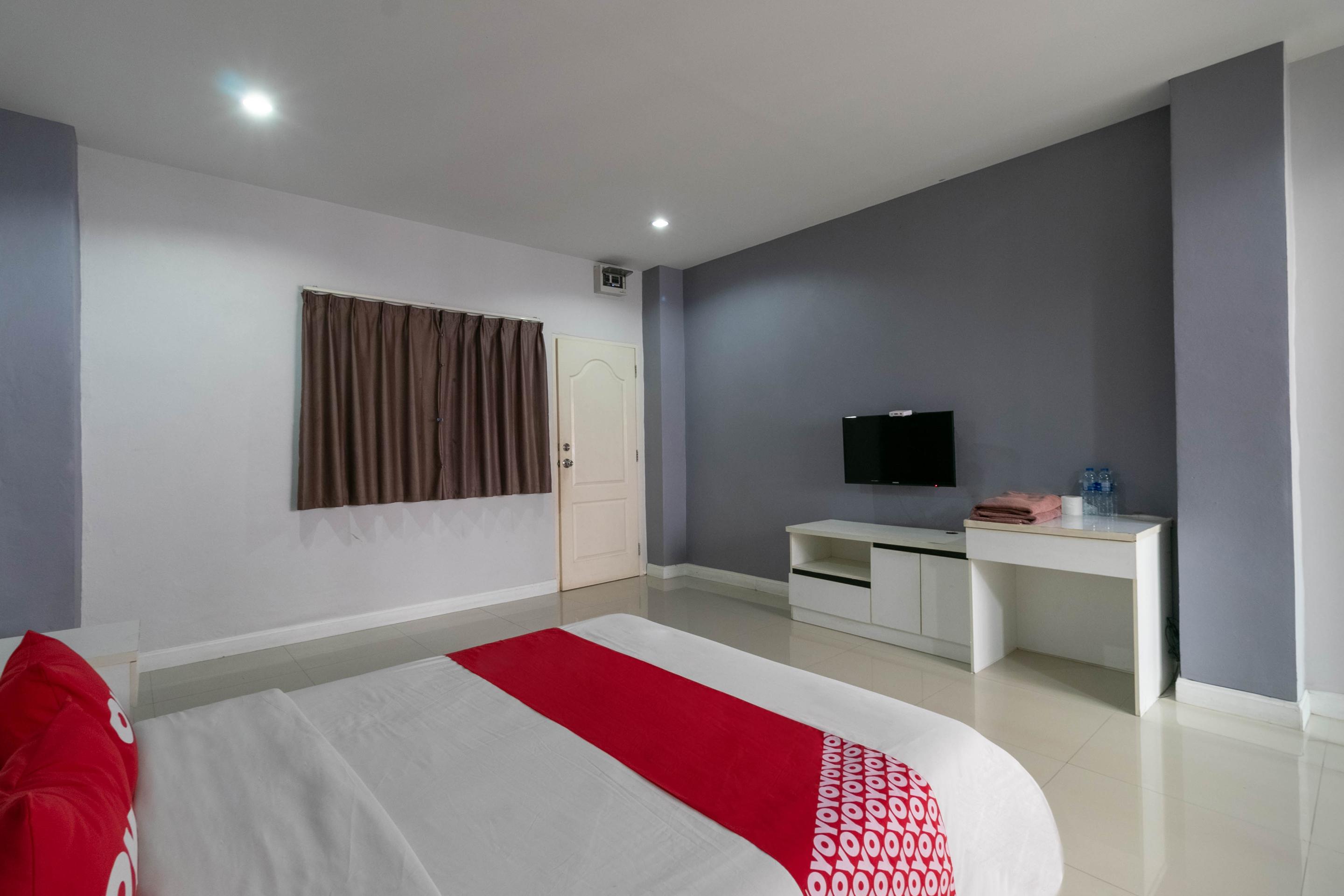 Oyo 75389 Pandora House Hotel Pattaya Ngoại thất bức ảnh