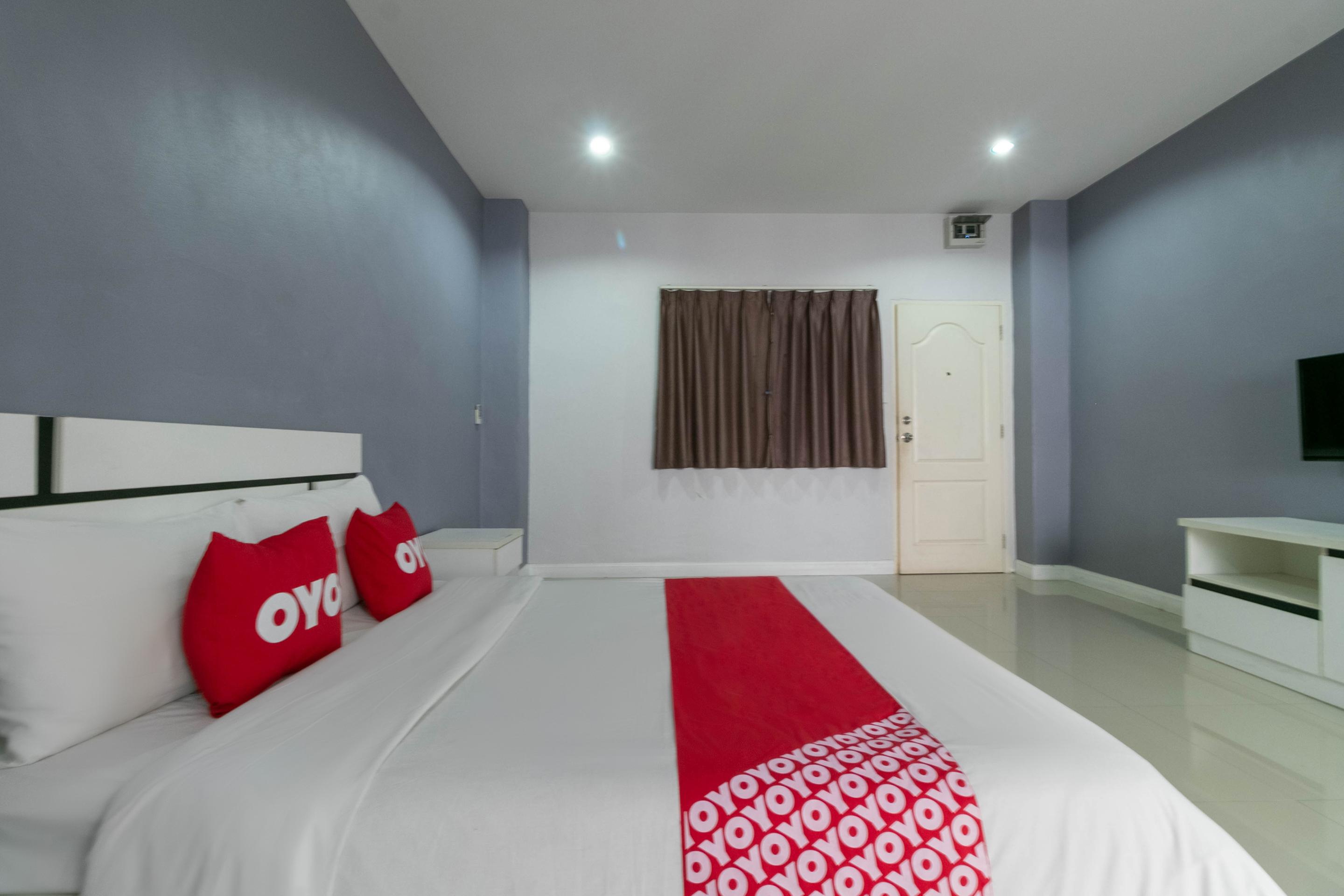 Oyo 75389 Pandora House Hotel Pattaya Ngoại thất bức ảnh