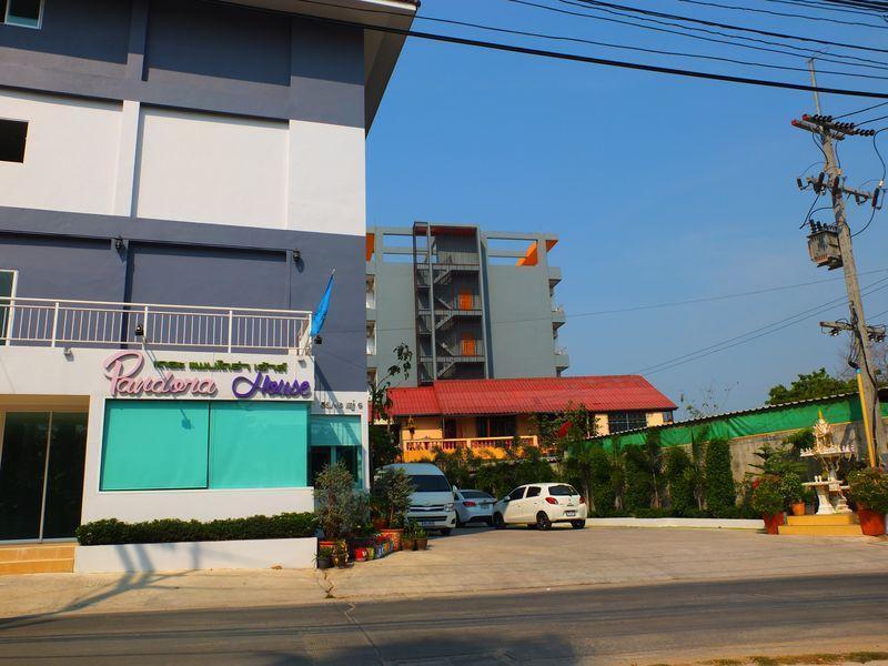 Oyo 75389 Pandora House Hotel Pattaya Ngoại thất bức ảnh