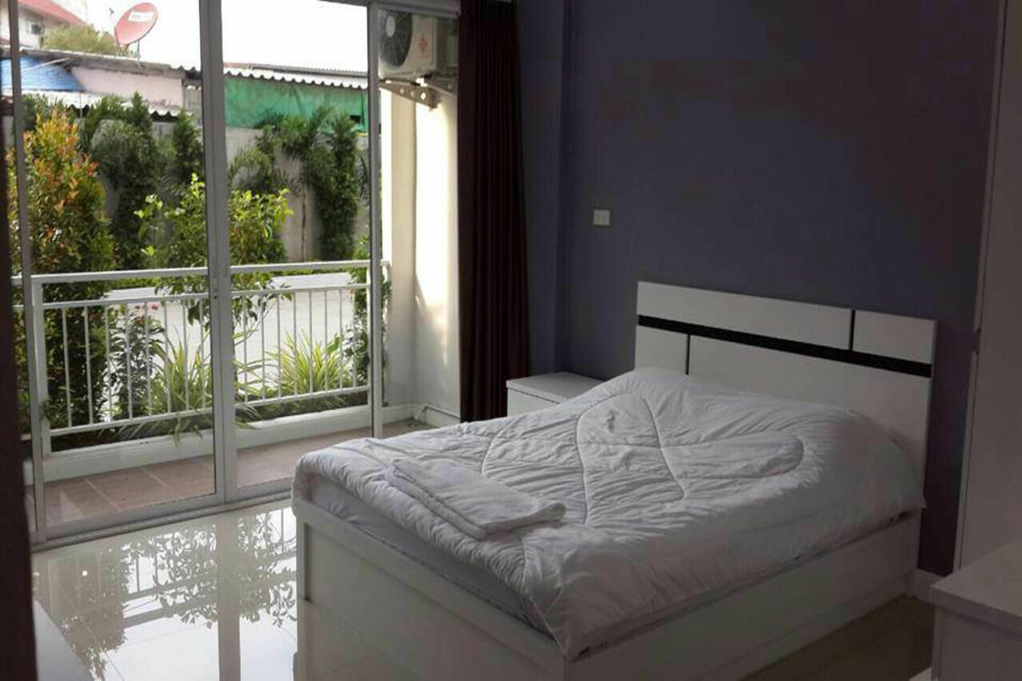 Oyo 75389 Pandora House Hotel Pattaya Ngoại thất bức ảnh