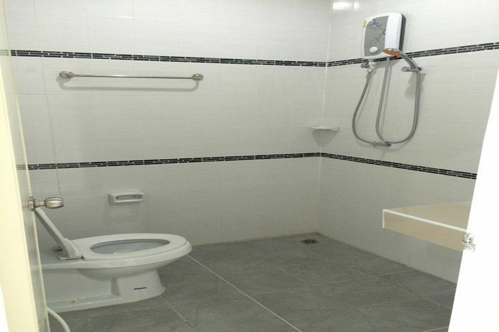 Oyo 75389 Pandora House Hotel Pattaya Ngoại thất bức ảnh