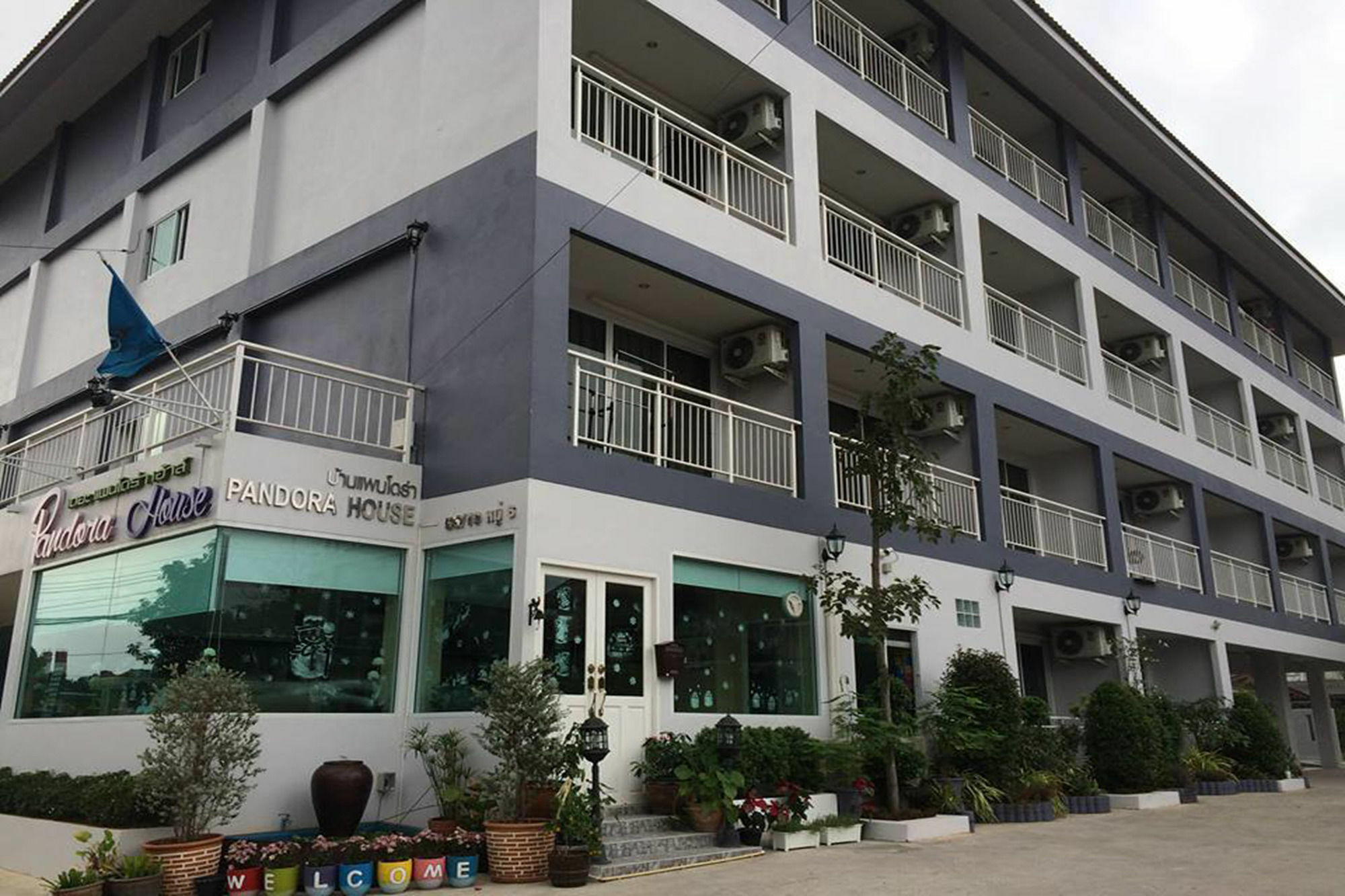 Oyo 75389 Pandora House Hotel Pattaya Ngoại thất bức ảnh