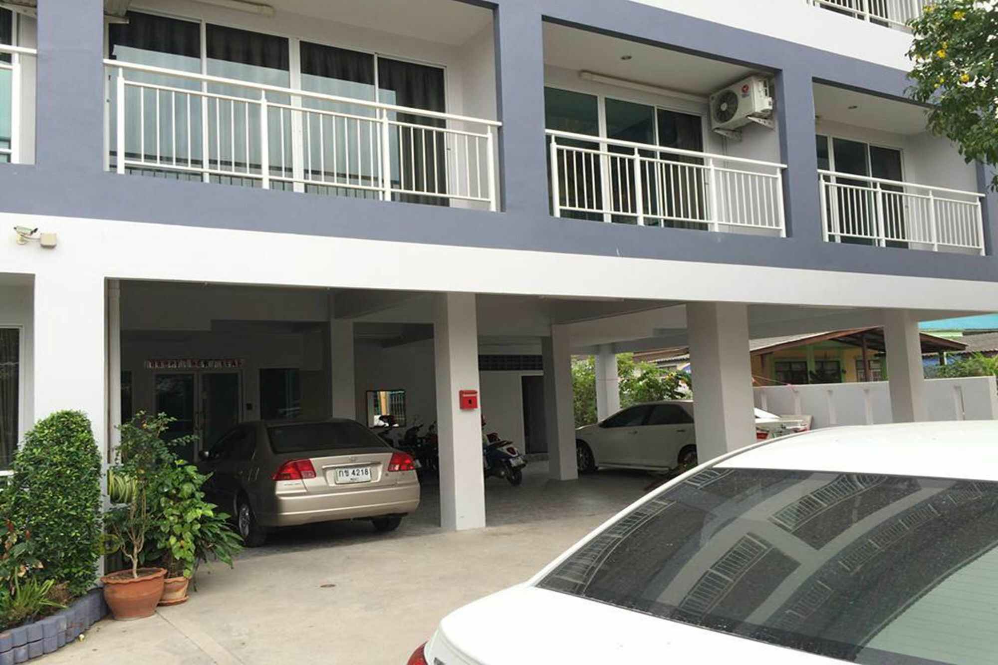 Oyo 75389 Pandora House Hotel Pattaya Ngoại thất bức ảnh